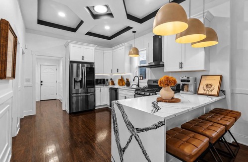 South Shore House | Luxury 4BR Home with Spa Tub & fire place Near UChicago & Obama Center