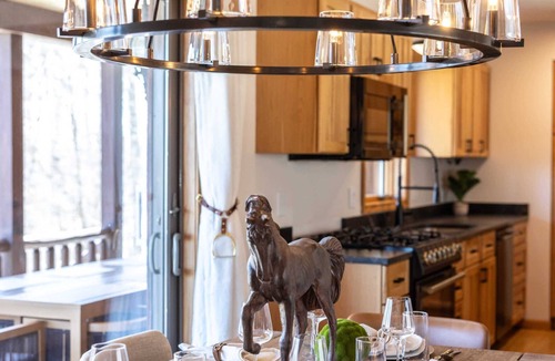Acme House | Luxury 5BR Home w/Hot Tub Next to TC Horse Show!