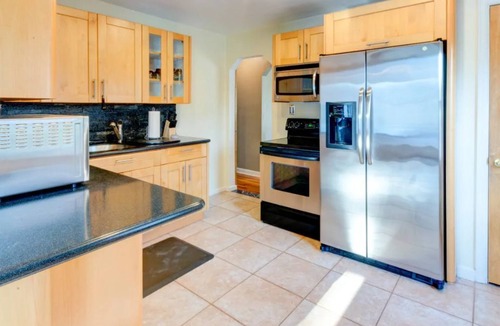 Royal Oak House | Luxury Bungalow Heated Pool + Sauna + Game Garage