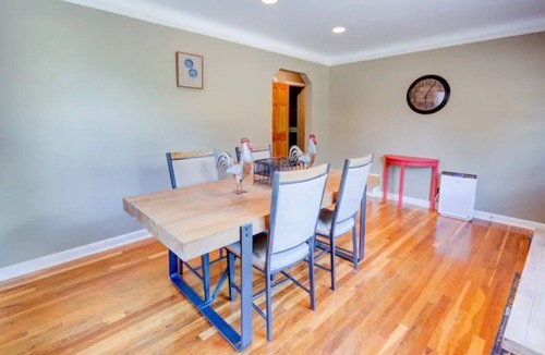 Royal Oak House | Luxury Bungalow Heated Pool + Sauna + Game Garage