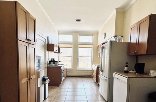 Fairfield Apartment | Luxury Downtown Loft w/Rooftop Patio & Sauna - Sleeps 12 - Walk to Square