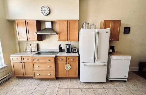 Fairfield Apartment | Luxury Downtown Loft w/Rooftop Patio & Sauna - Sleeps 12 - Walk to Square