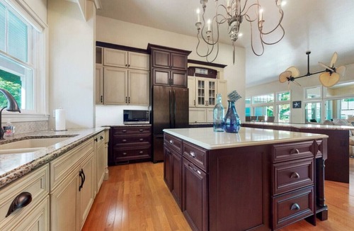 South Haven Villa | Luxury Estate–Pool, Pool House, Theater, Game Room, Putting Green–Steps to Beach
