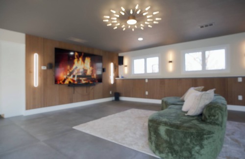 South Kansas City House | Luxury Estate w/Pool, Jacuzzi & Sauna Near Stadium