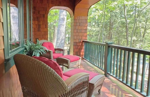 Harbor Springs House | Luxury Home 1 Minute from Private Beach in Beautiful Harbor Springs