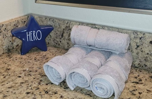 Midtown Apartment | ✨️Luxury King Bed Suite ✨️ WiFi / Skyview / Pool