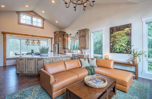 Lauderdale Lakes House | Luxury Lauderdale Lakes Retreat & Lakefront Property w/Balconies