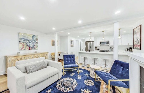 Park West Apartment | Luxury Lincoln Park Gem with Gourmet Kitchen & City Views