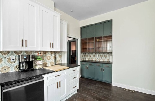 Shaw House | Luxury Living: Grand 7BR/5BA near Everything