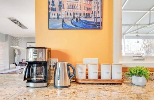 Downtown Minneapolis House | Luxury Minneapolis Retreat: Large Groups, Weddings & Family Gatherings