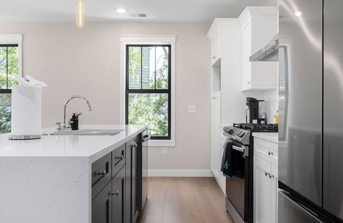 South Bend Apartment | Luxury Modern Condo Near Notre Dame 2BD| 2BA