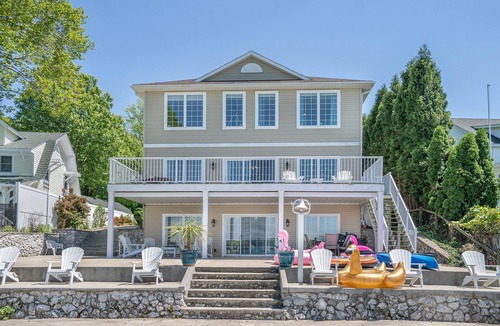Cassopolis House | Luxury Modern Waterfront Lake House on beautiful Diamond Lake, Michigan!