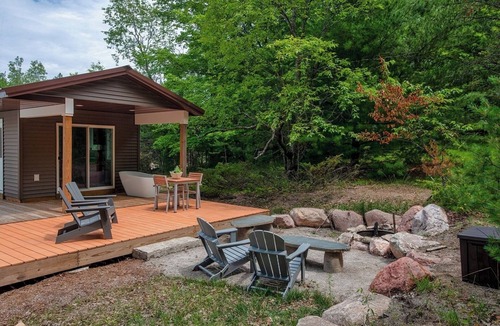 Williamsburg Apartment | Luxury on the Edge of Traverse City - 4