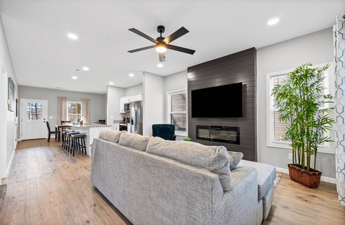Clarksville House | Main Street Manor | Spacious Home Near Dining (1022 Main Street)