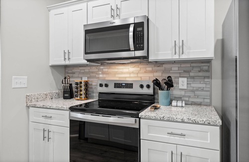 Clarksville House | Main Street Manor | Spacious Home Near Dining (1022 Main Street)