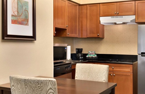 East Beltline Hotel | MainStay Suites King Studio w/Parking, Pool & Gym