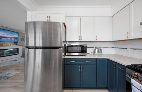 Greilickville House | Marina View TC. Beach, Biking, and Wineries, with custom Sauna