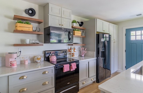 Cooper-Young Historic District House | Massive 4 houses on one property perfect for family reunion and weddings