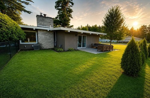 Wisconsin Rapids House | Mid-Century Modern Retreat Near Sand Valley and Lakes