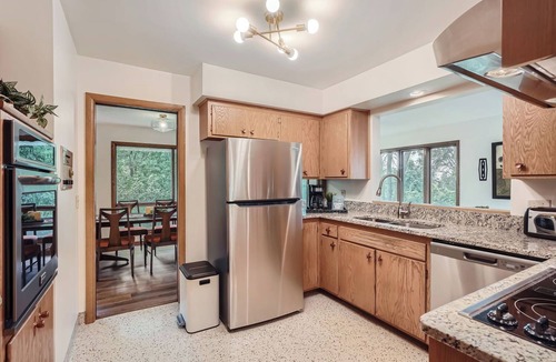 Fridley House | Mid-Century Modern Retreat 10 Min to Minneapolis. Spacious and great location