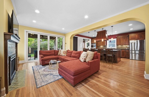 Linden Hills House | MINNeSTAY* Casa Roja