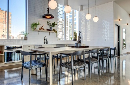 Near North Side Apartment | Mod River North 1BR w/Gym, Pool, near L stop & Beach, by Blueground
