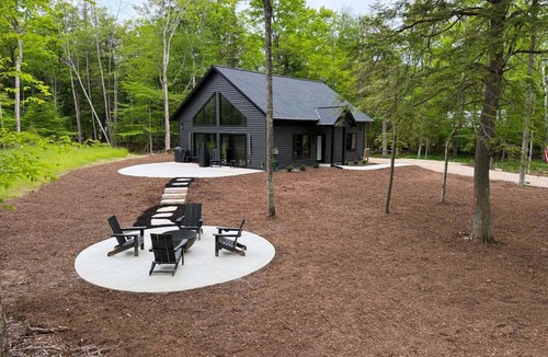 Gills Rock Cottage | Modern 2-Bedroom Cottage Nestled Away in Northern Door County