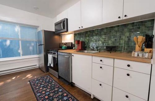 Skokie House | Modern 2-Bedroom House with Free Parking and Convenient Location