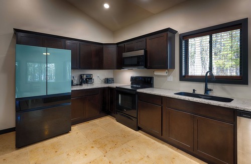Side Lake House | Modern-2 bedroom, plenty extra sleeping spots. AC, indoor basketball, fitness