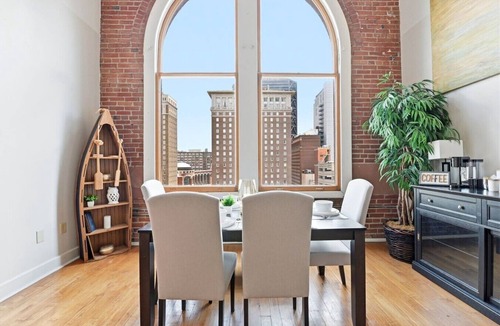 Downtown St. Louis Apartment | Modern 2BR/2BA Loft | Resort Amenities + Downtown St. Louis
