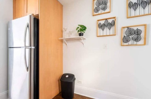 Rogers Park Apartment | Modern 2BR Near Loyola & Lake Michigan