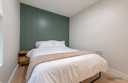 Avondale Apartment | Modern 2BR with Free Parking in Avondale