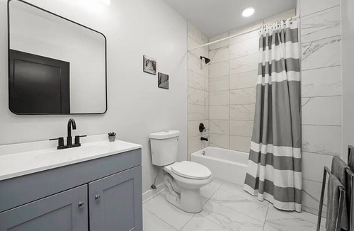 Woodlawn Apartment | Modern 3BR Near Obama Center, UChicago & McCormick