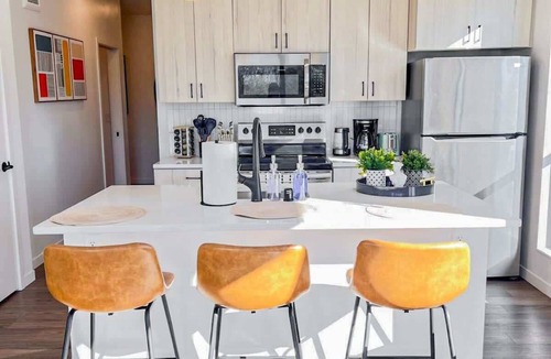 St. Anthony West Apartment | Modern Apt with Rooftop & City Views