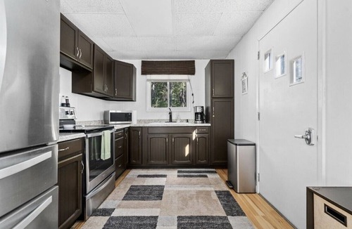Baldwin Cabin | Modern Cabin and Bunkouse on Putman Lake. Sleeps 7