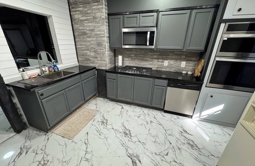 New Center Detroit Apartment | Modern Detroit Home, 98” Theater TV, 6 Min to Henry Ford Hospital, King Bed