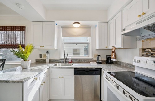Colgate House | Modern, impeccably styled, a seamless convenience in a prime, quiet location.