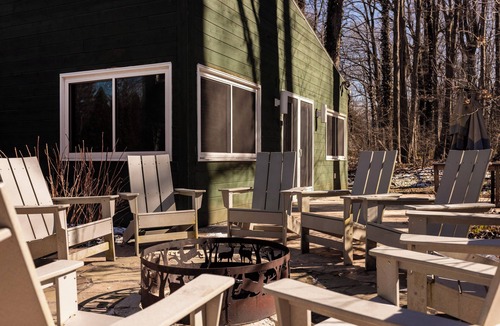 Lakeside House | Modern Living at Lake Michigan: Private Beach Across St, Hot Tub, Guest House