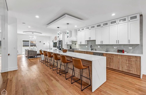 Chicago House | Modern, Luxe, House 20mins to Downtown, Private Rooftop, 2car Garage