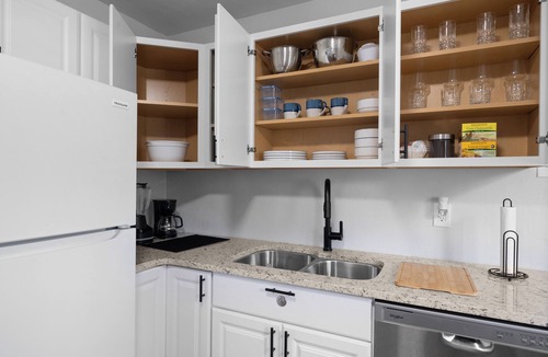 Ferguson House | Modern Open-Concept Home Chef’s Kitchen 3 Bed in St Louis