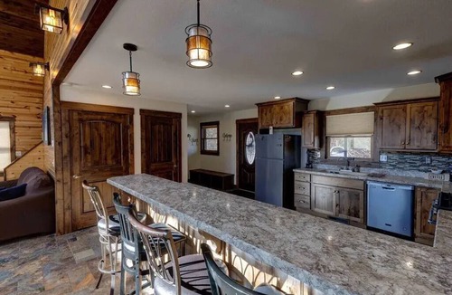 Sullivan Cabin | Moose Cabin - Secluded 12 Acre Cabin w/Fishing Pond near Lake Shelbyville