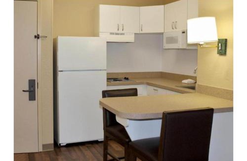 Vernon Hills Hotel | Motel 6 Chicago Vernon Hills Lincolnshire IL