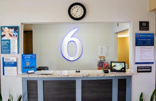 Litchfield Hotel | Motel 6 Litchfield, IL