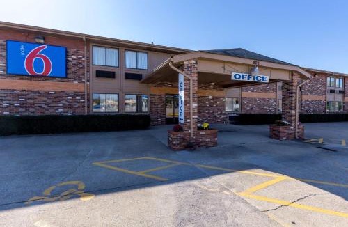 Troy Hotel | Motel 6-Troy, IL
