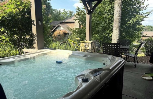 Boyne Falls House | Mountain Creekside: Hot Tub: Golf