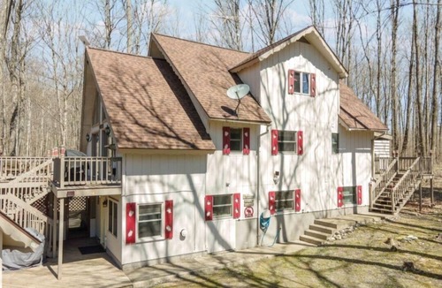 Stambaugh House | Mountain View Lodge - 3 story house in Ski Brule Village with 2 hot tubs & sauna