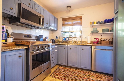 Maryland Heights House | Music & Memes + Arcade – 2 Min Westport, 8 Min Creve Coeur Lake + Desk + Roku TV