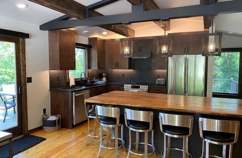 Big Cedars Cabin | Near Big Cedar-Walkable Fun-Lake View-Hot Tub-Modern Luxury Decor-Free Attraction Tickets!
