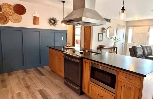 Bridgman House | Near Lake Michigan- Weko Beach | Private Setting | Beach Gear