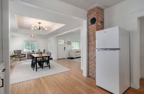 Rountree House | Near Missouri State, Downtown & Bass Pro, Family Friendly, Dogs Welcomed